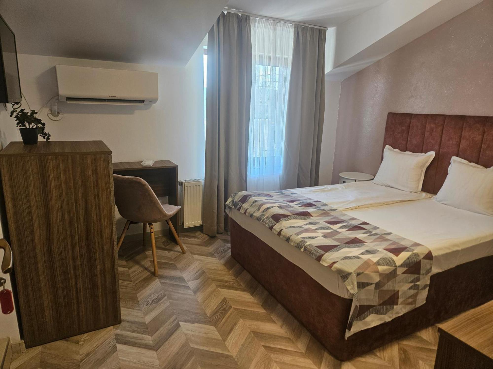 Priyateli - Friends Hotel Veliko Tarnovo Bilik gambar